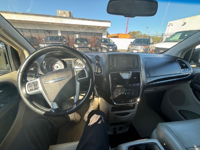 2012 Chrysler Town & Country Touring