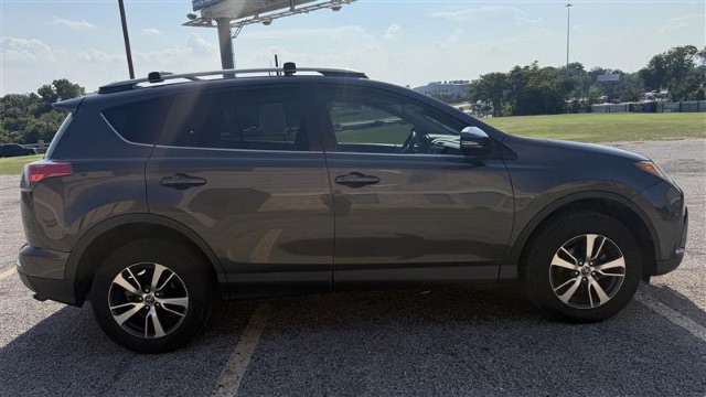 2017 Toyota RAV4 XLE FWD