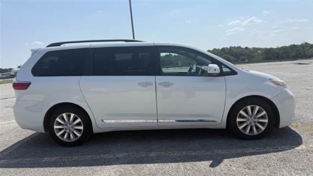 2015 Toyota Sienna Limited FWD 7-Passsenger V6