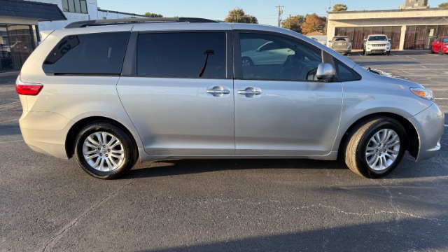 2015 Toyota Sienna XLE FWD 8-Passenger V6