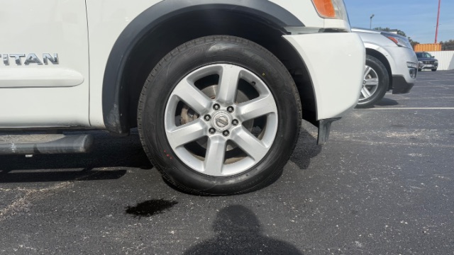 2015 Nissan Titan SV Crew Cab 2WD