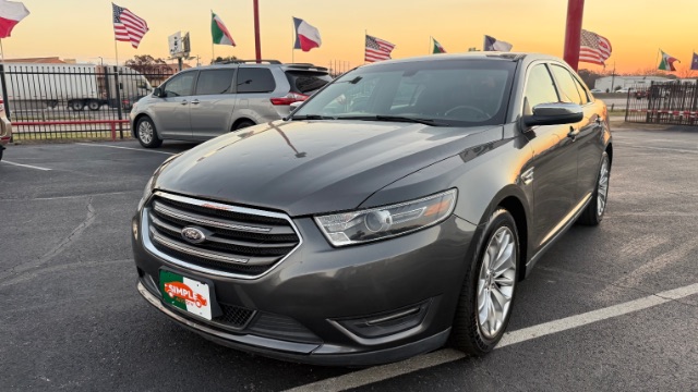 2016 Ford Taurus Limited's photo