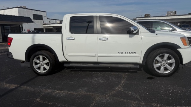 2015 Nissan Titan SV Crew Cab 2WD